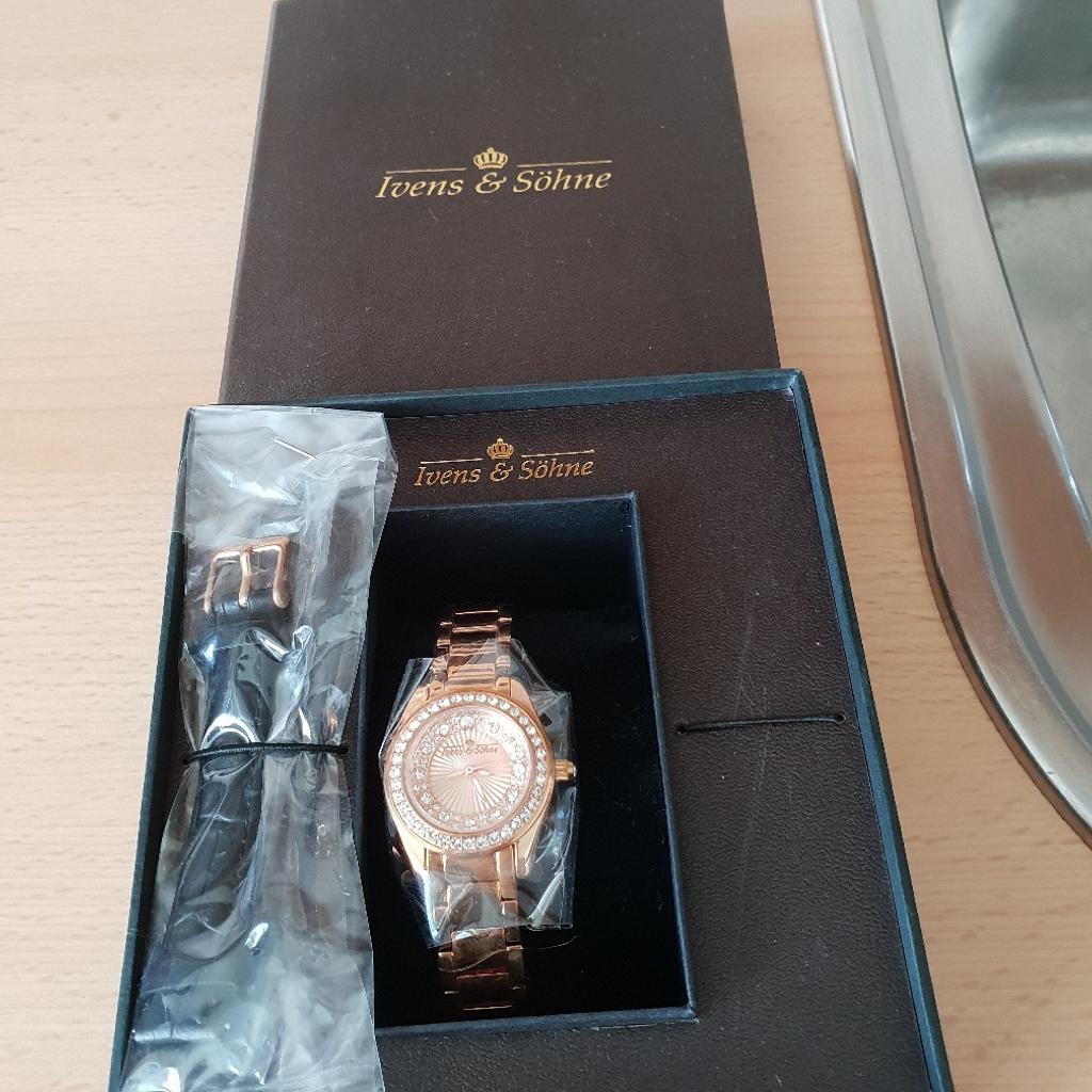 Armband Uhr Rose vergoldet von ivens&Söhne
noch original verpackt u eingeschweisst mit abnehmbarem Armband
Abholung oder Versand

Versand ist natürlich kostenlos