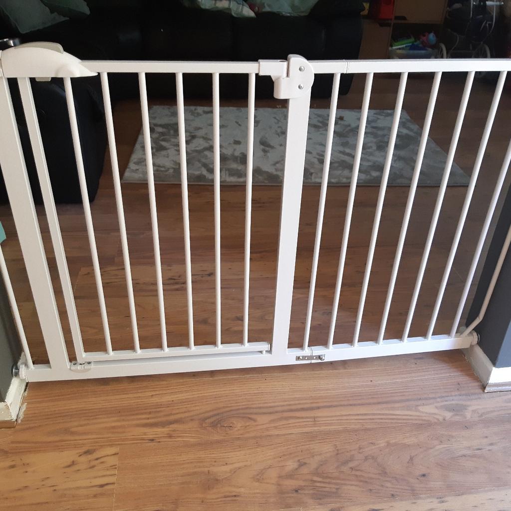 extendable stair gate £30 in TF3 Telford für 30,00 £ zum Verkauf