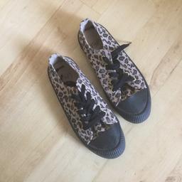 Girls cool leopard print trainers size 2