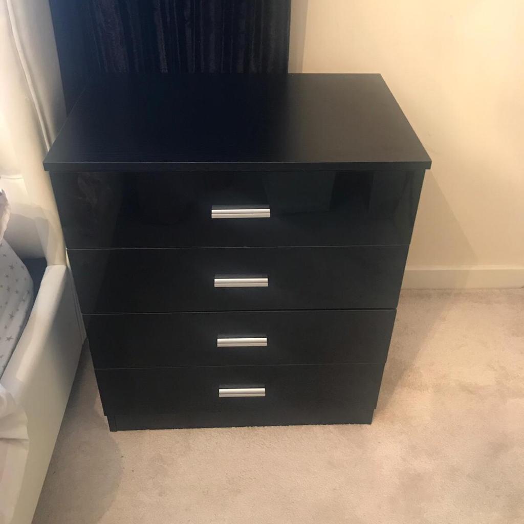 Black gloss chest of drawers in CF31 Broadlands für 25,00 £ zum Verkauf
