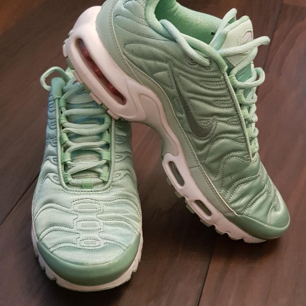 Mint green nike on sale tns