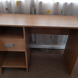 A small office desk with one draw suitable also for childrens, in good condition. FREE. Collection only from CR4 2LR Mitcham.
Allready dismantled in 3 parts.
Will fit in a normal car.
No longer need as we buy a bigger one.
FREE