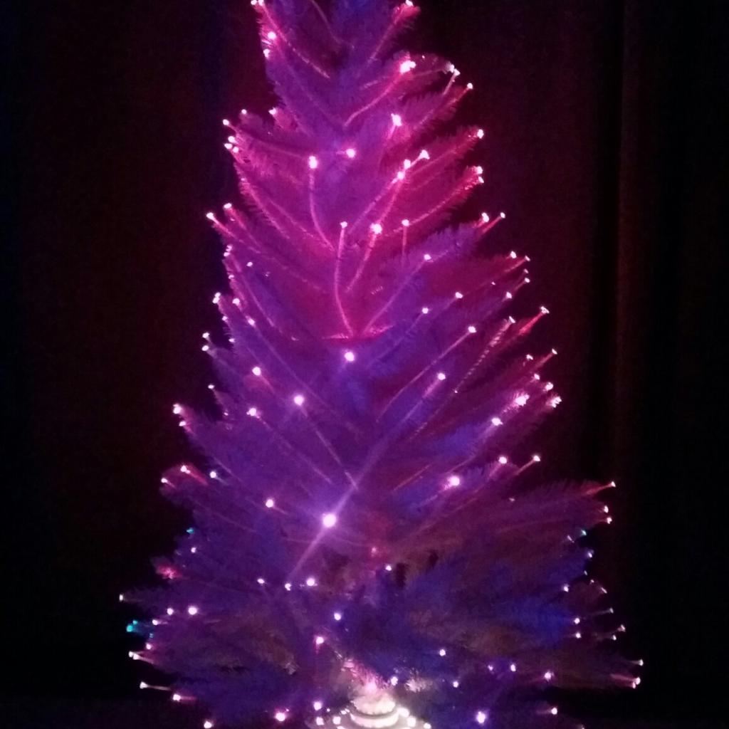 B&Q 4ft White Fibre Optic Christmas Tree in E3 Hamlets für 20,00 £ zum