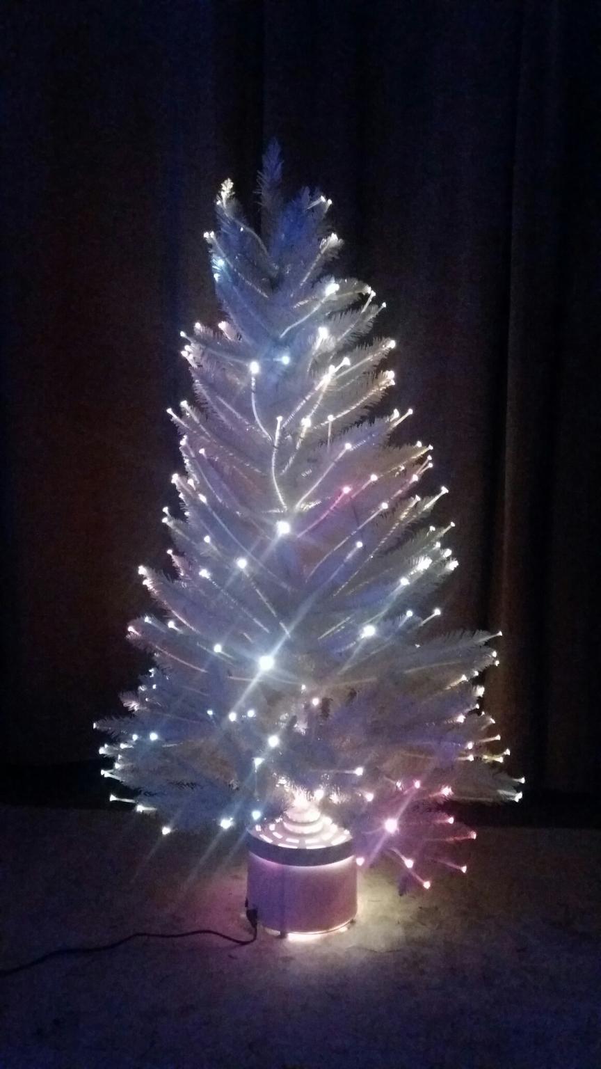 Bandq 4ft White Fibre Optic Christmas Tree In E3 Hamlets Für 2000 £ Zum