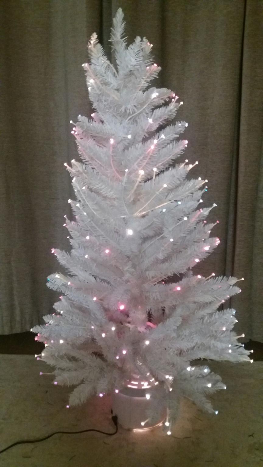 B&Q 4ft White Fibre Optic Christmas Tree in E3 Hamlets for £20.00 for ...