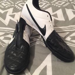 Men’s Nike football boots size 12.
Worn once so in excellent condition. From a smoke and pet-free home.
Doesn’t come with laces as I used them for a different pair of shoes.