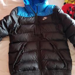 padded Nike coat size mens small ideal for the winter ahead can deliver if needed or post if far I can except PayPal also circle pay if easier for u