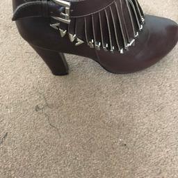 Size6 beautiful plum tassel ankle boots worn once for a few hours Pick up only