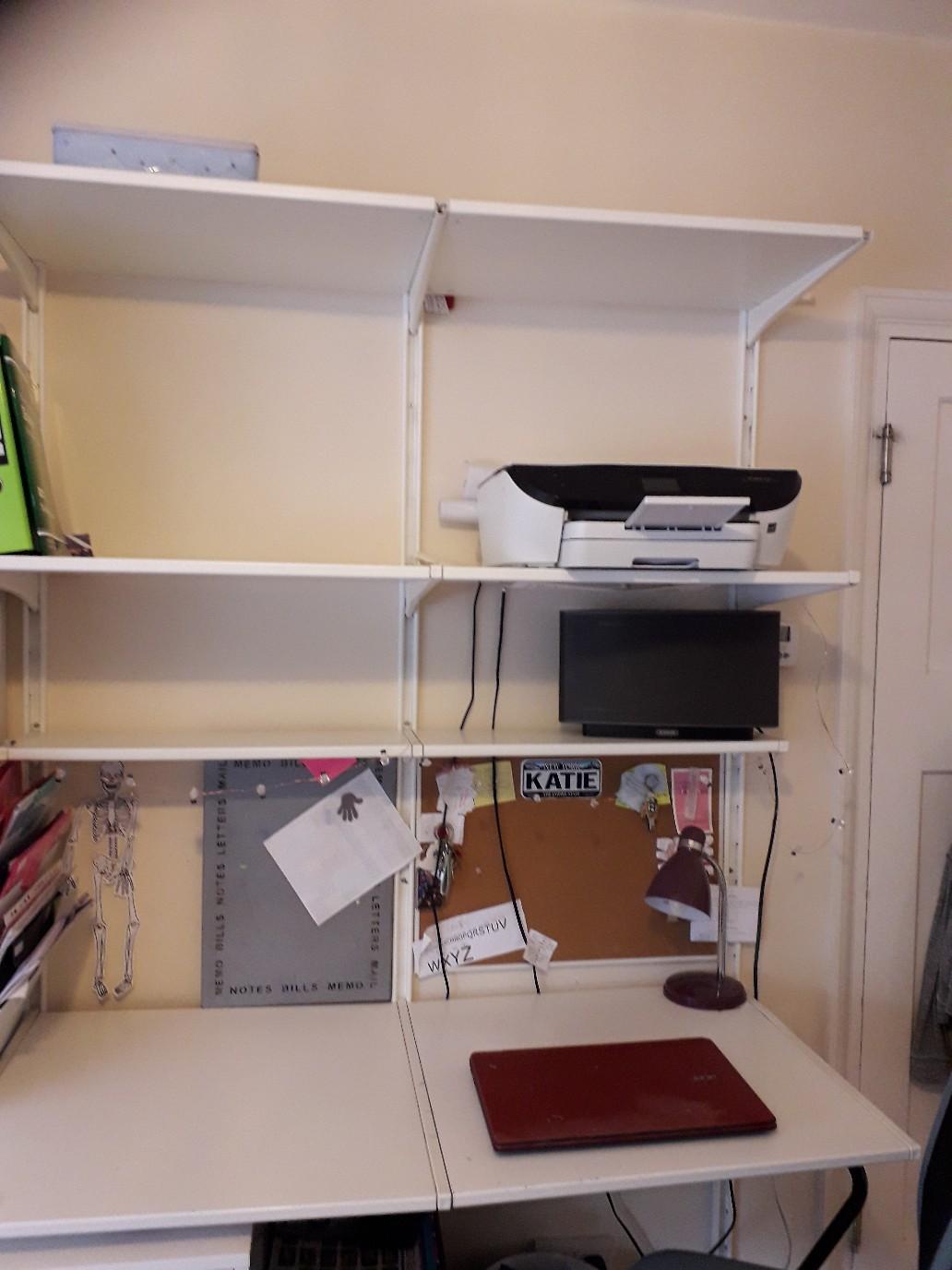 white Ikea desk and shelves in BR4 Bromley für 75,00 £ zum Verkauf