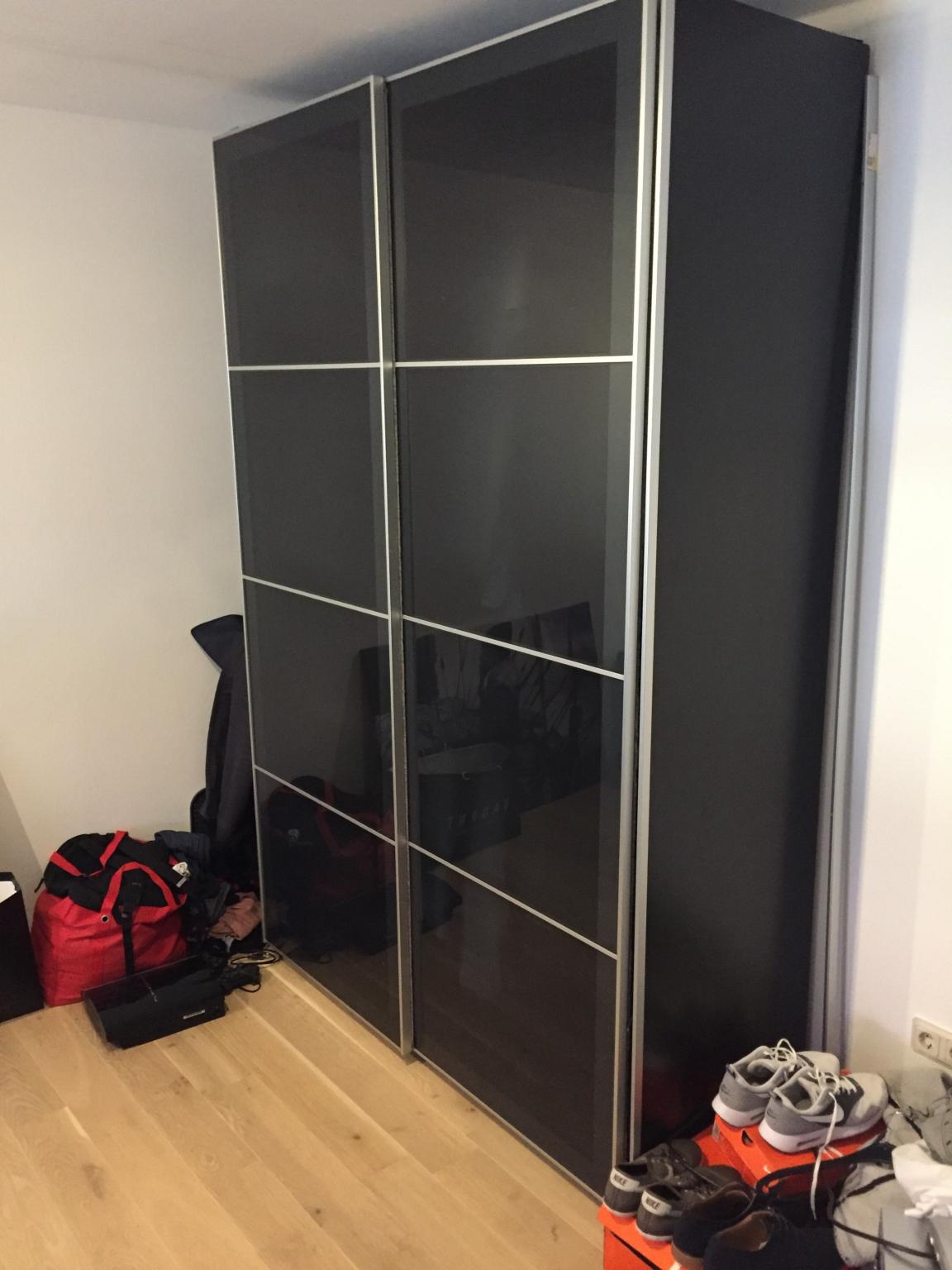 PAX Kleiderschrank IKEA Schwarz mit Glastüren in 30159 Hannover für 230,00 € zum Verkauf