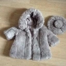 Gorgeous new born baby girls fur coat and matching hat size up to 10lb