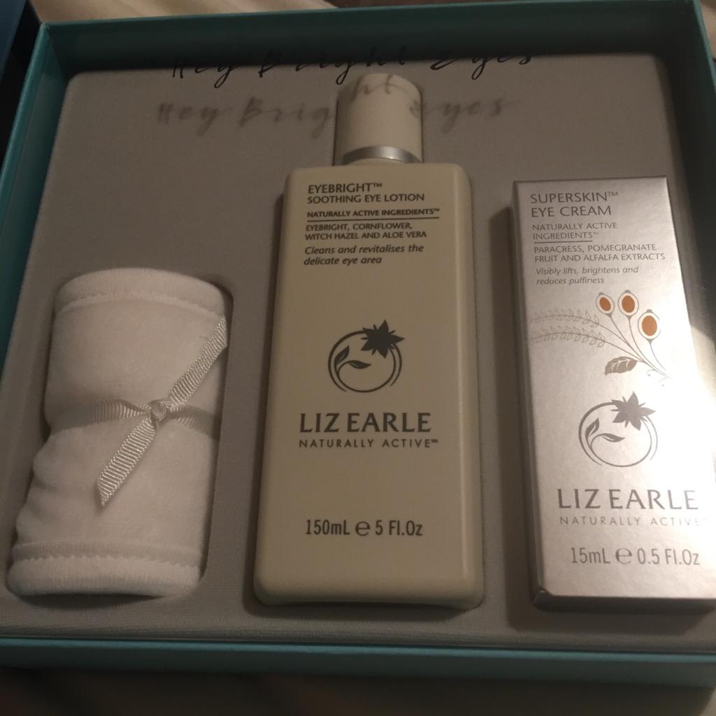 Liz Earle gift set GREAT MOTHERS DAY PRESENT in SL6 Maidenhead für 18