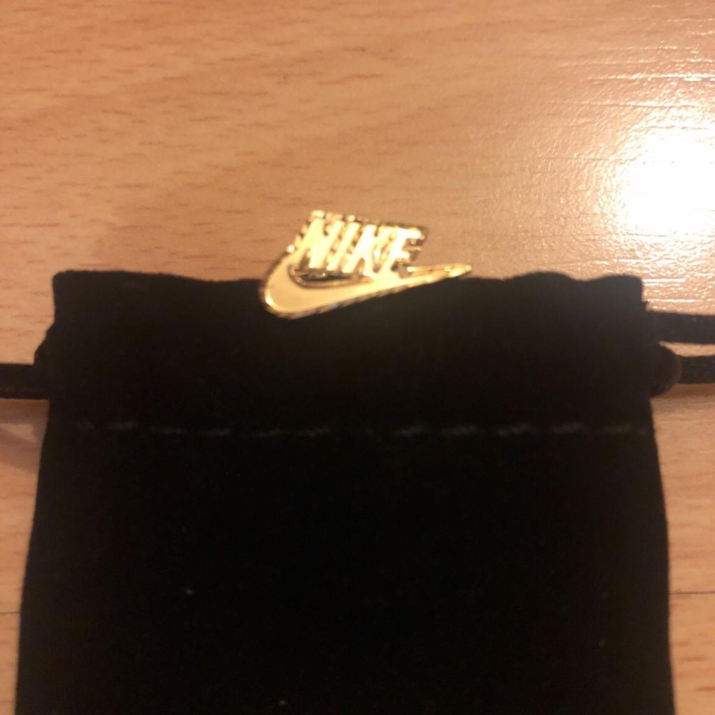 Supreme x nike outlet earrings