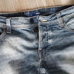 Verkaufe eine G Star Jeans in NEUWERTIGEN Zustand!
Würde nur zwei mal getragen.

Farbe: Blau
Größe: 32/32