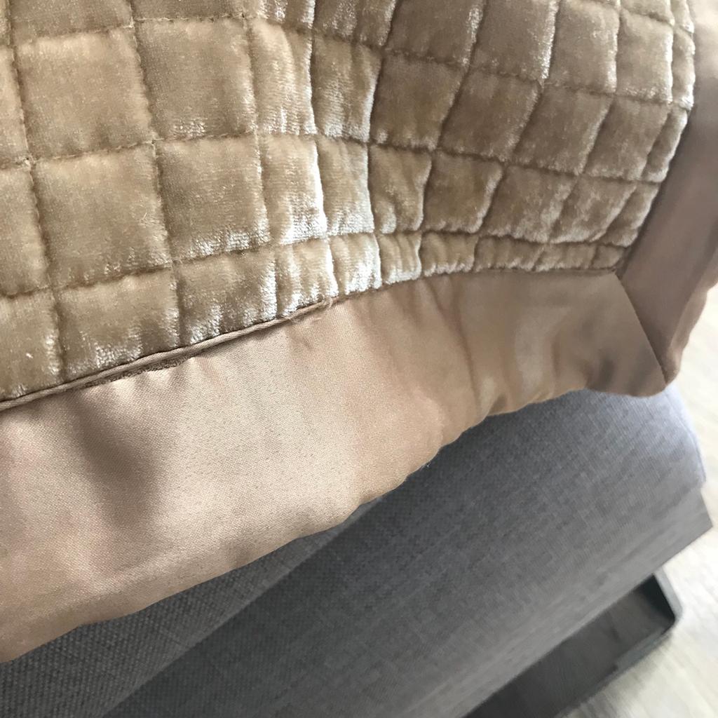 Tagesdecke von Zara Home 270x280 in 53123 Bonn für 26,00 € zum Verkauf