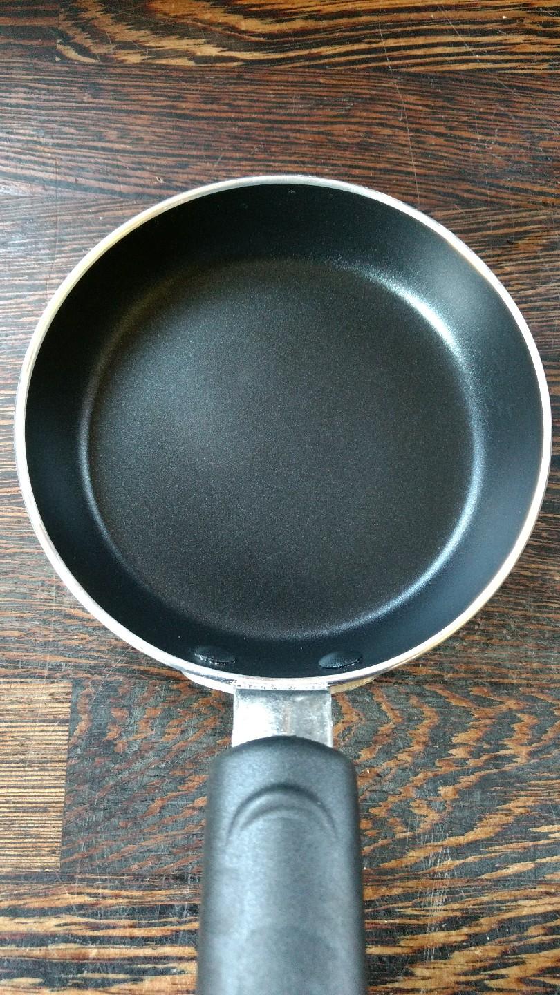 FREE one egg frying pan. in B75 Lichfield für gratis zum Verkauf
