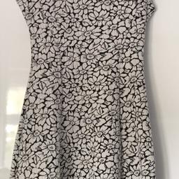 Worn. Good condition. 

H&M size 8 Dress. Pictures show pattern and condition. No pockets. 

COLLECTION OR LOCAL DROP OFF ONLY.
Also available to Stevenage/SG2-Hertfordshire.