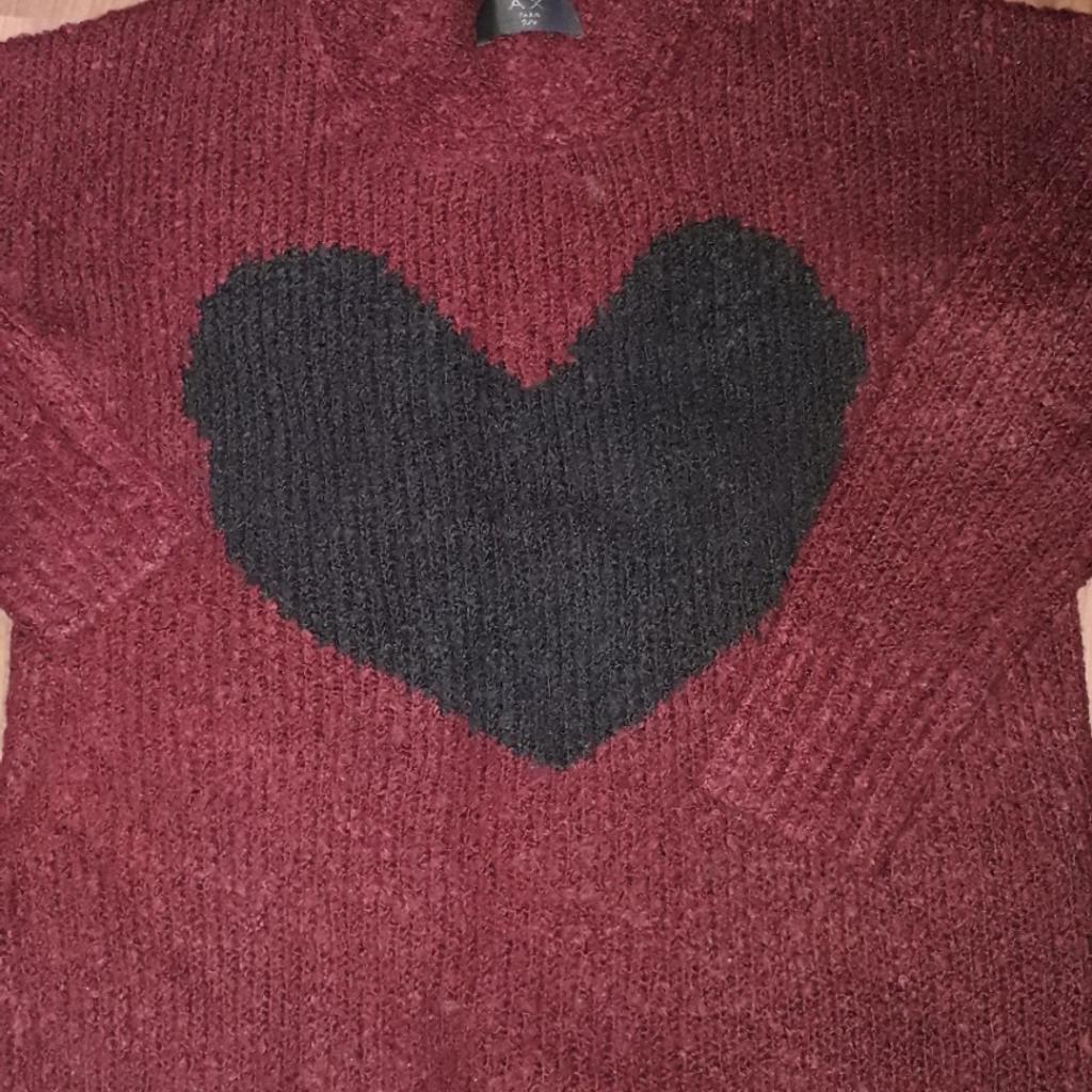 ladies heart motif boucle texture jumper size S/M size 12-14 £1 collect only