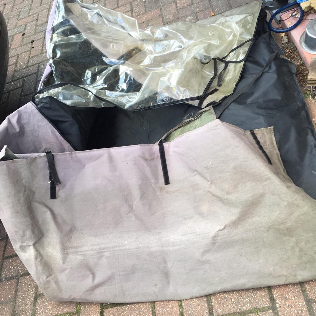 Tulip and Rose Thermal hutch cover in GU24 Woking für 10,00 £ zum