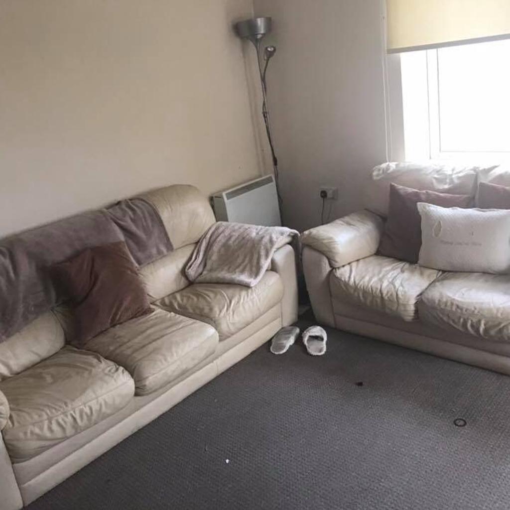 FREE REAL LEATHER SOFA in LL18 Rhyl für gratis zum Verkauf Shpock DE
