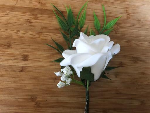 Buy & Sell Hampshire Eastleigh - Photos for White Buttonhole