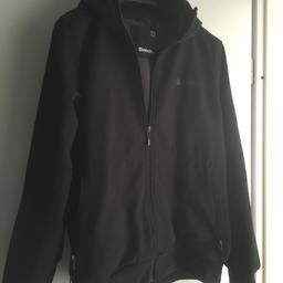 Verkaufe gut erhaltene Bench Jacke für Männer in schwarz. Größe XL. 
20€