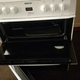 Beko electric cooker with oven and grill in working order.