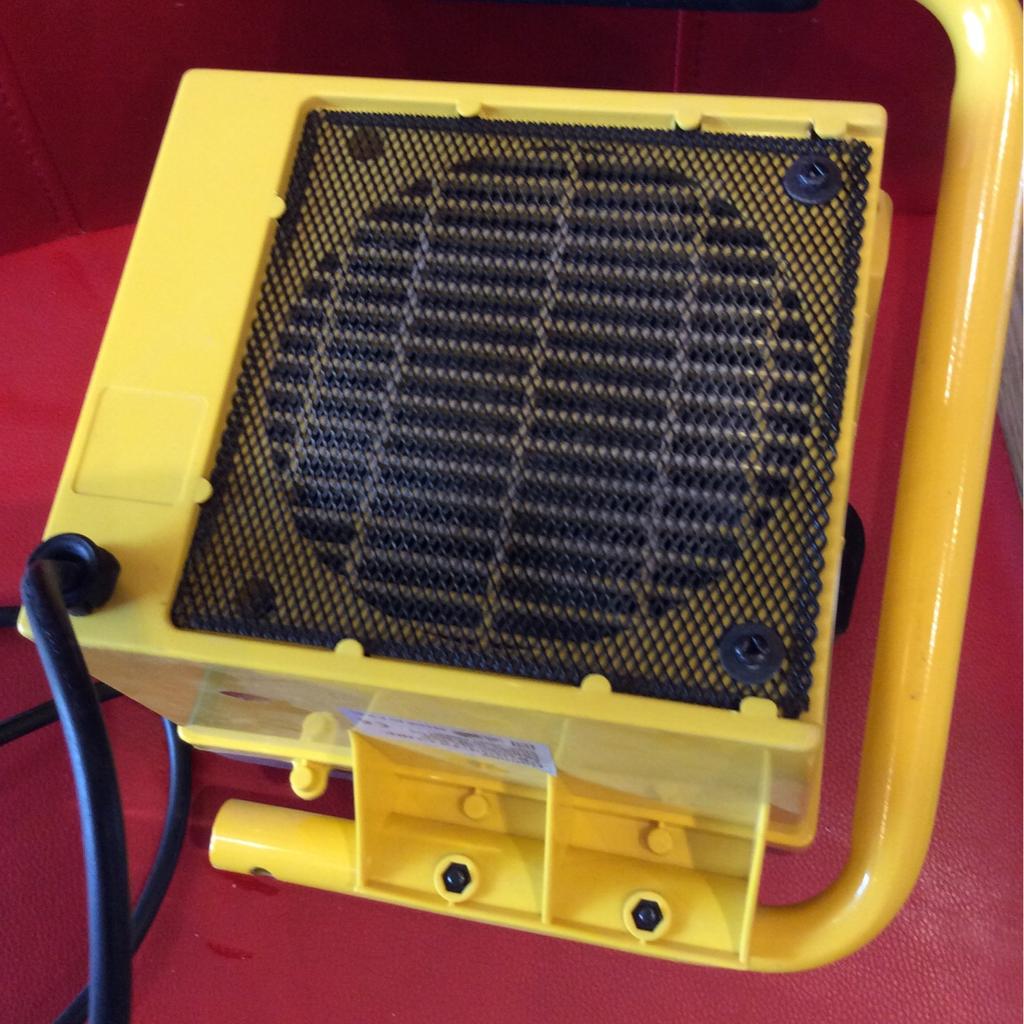 HOLMES Workman Ceramic Heater in SM6 Sutton for £12.00 for sale | Shpock