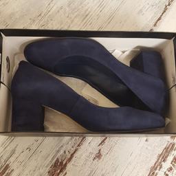 I love these blue suede court shoes. I wore them but unfortunately they are too small. They are a size UK 7 but they fit like a 6.5 or a small 7. They are smart and look great with an office attire or skinny jeans.
