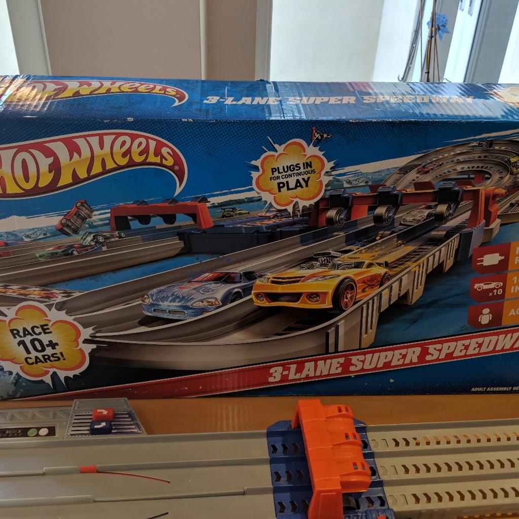 Hot wheels three hot sale lane super speedway