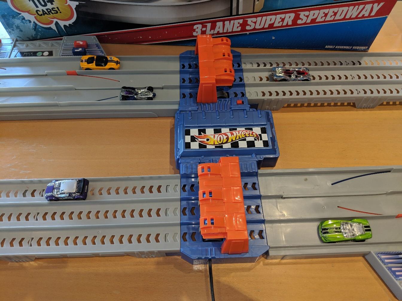 Hot wheels 3 lane best sale super speedway for sale