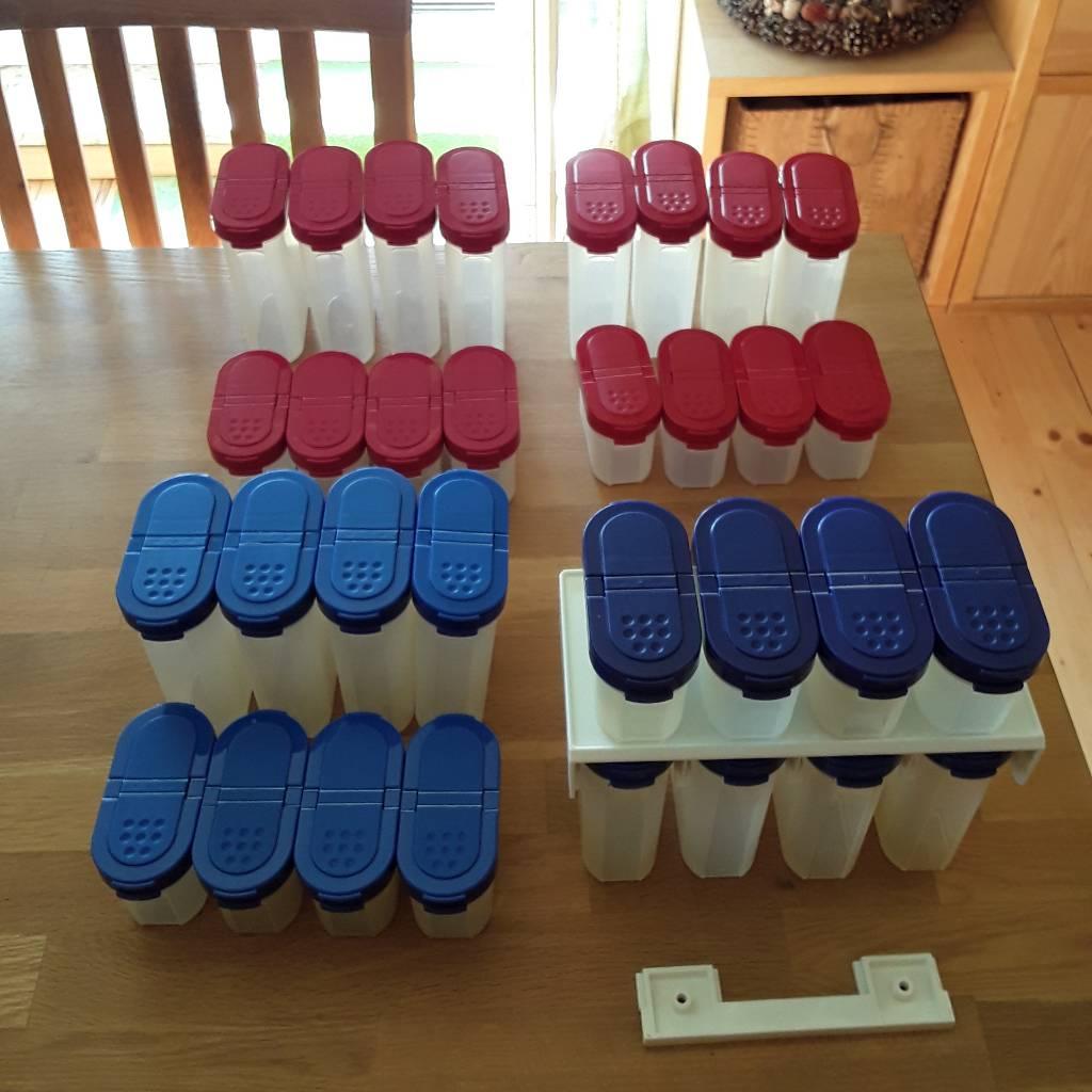 Tupperware Gewürzzwerge,Gewürzriesen +Regal in 26553 Dornum für € 5,00 ...