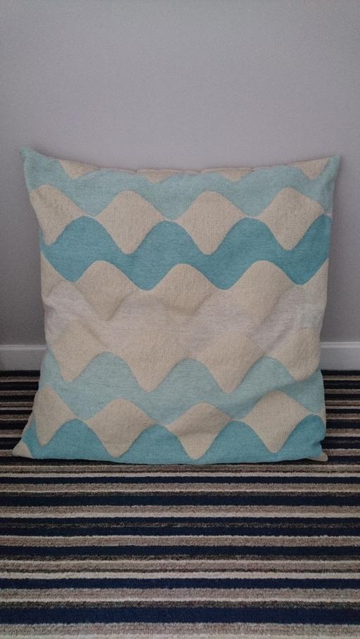 Buy & Sell Derbyshire Erewash - Photos for large cream and blue cushion