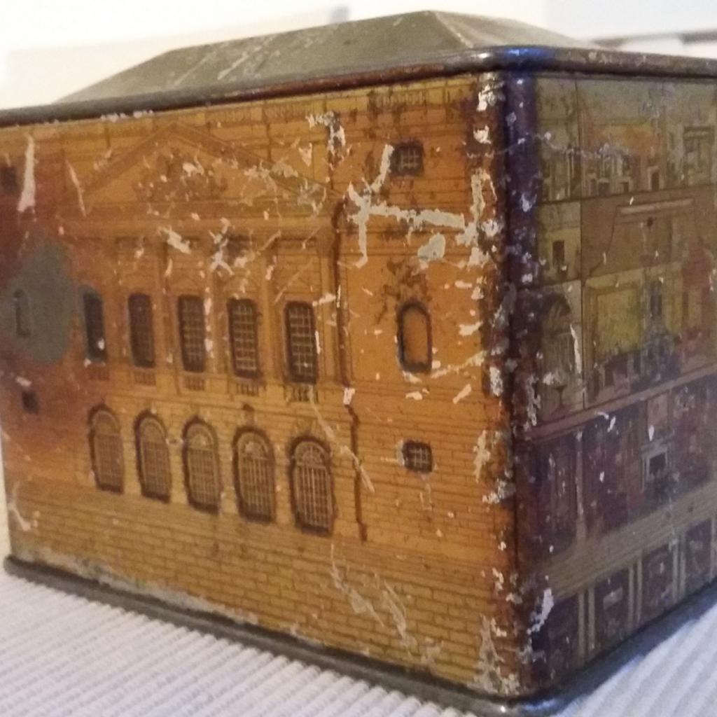 Antique Tin 'Queens Dolls House Money Box in North West Leicestershire ...