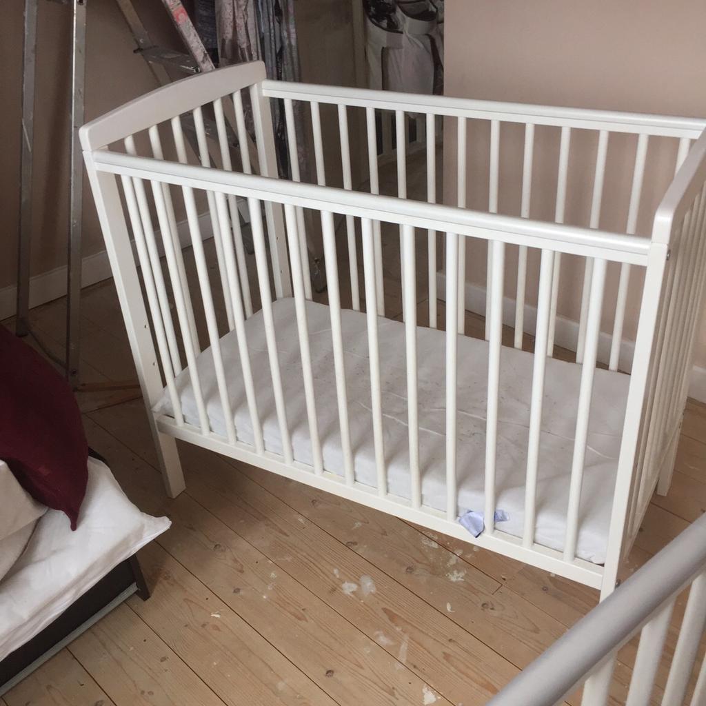 2 space saver cots in white in M7 Salford für 20,00 £ zum Verkauf