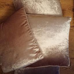 Julian Charles Cushions. Set of 4.
Excellent condition.
Collect from Bloxwich WS3
Can deliver locally for fuel cost.