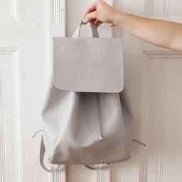 Neuer, ungetragener Rucksack von Zara aus Kunstleder.