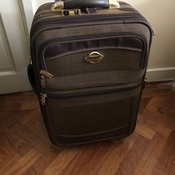 I’m moving back to Portugal and already sent all my stuff in boxes. I had no use for this suitcase. It’s great quality and it’s expandable