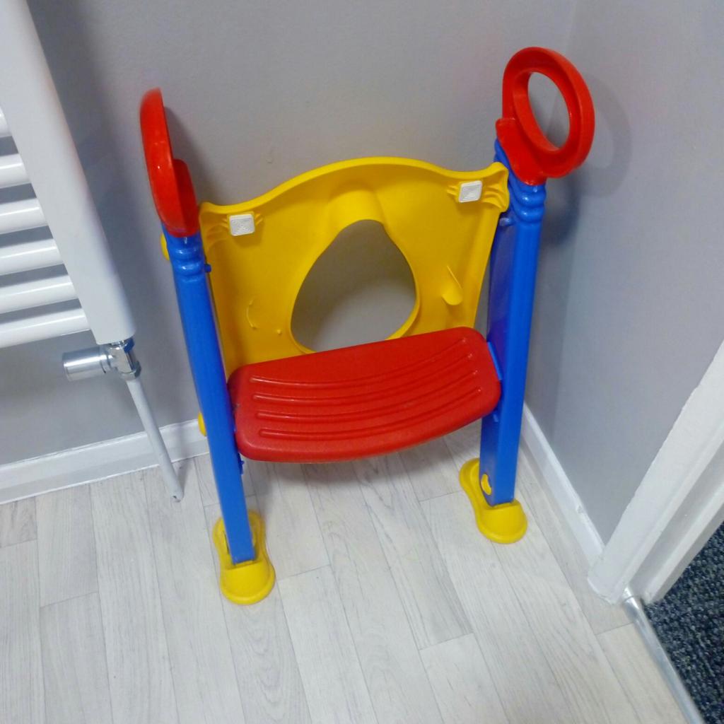 child toilet seat with steps in Breckland für £ 5,00 zum Verkauf