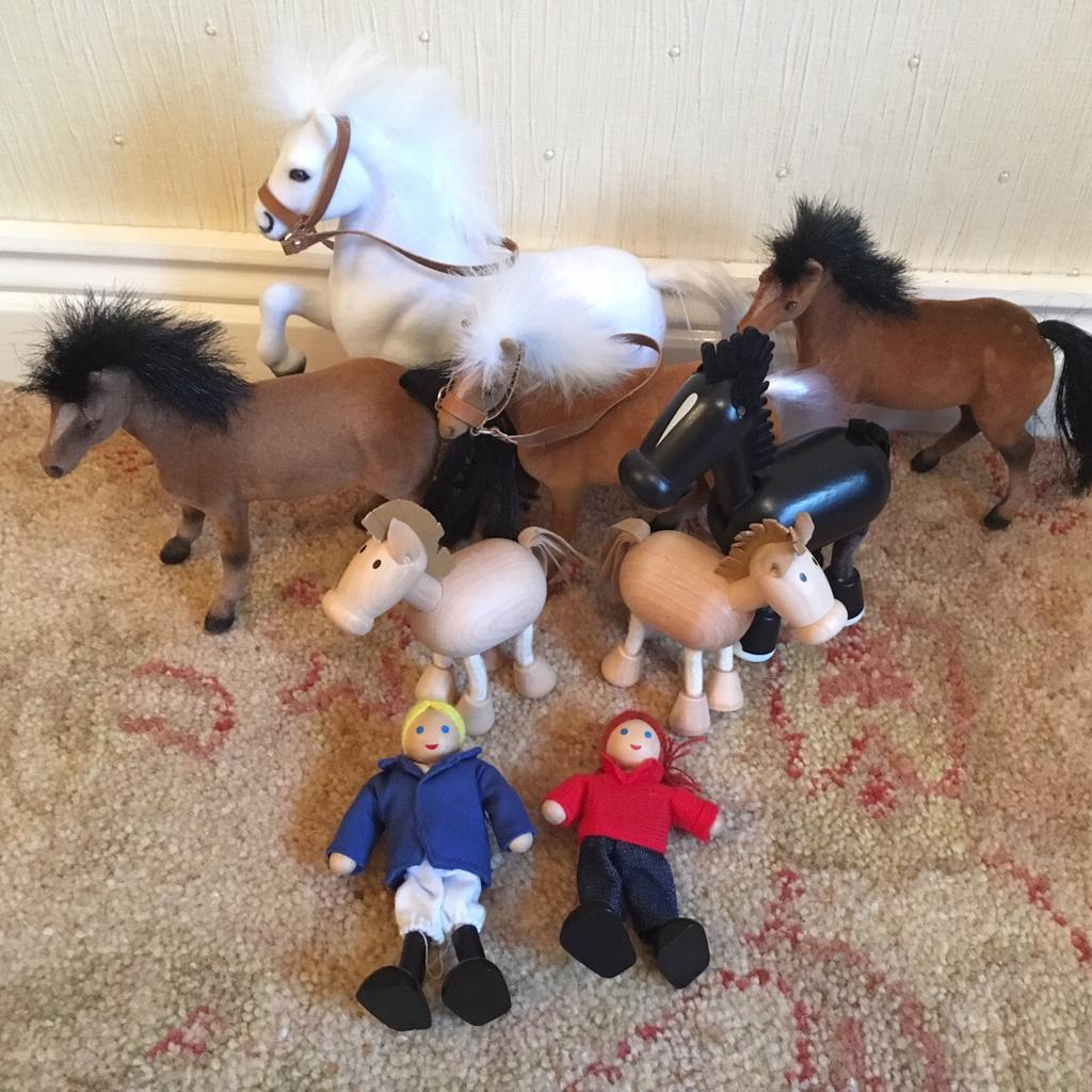 Wooden Horse Stable + Toy Horses in WF6 Wakefield for £25.00 for sale