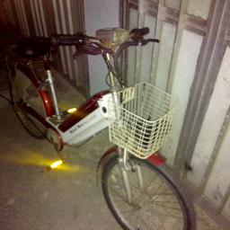vendo bici elettrica senza batteria  ma completa di carica batteria.