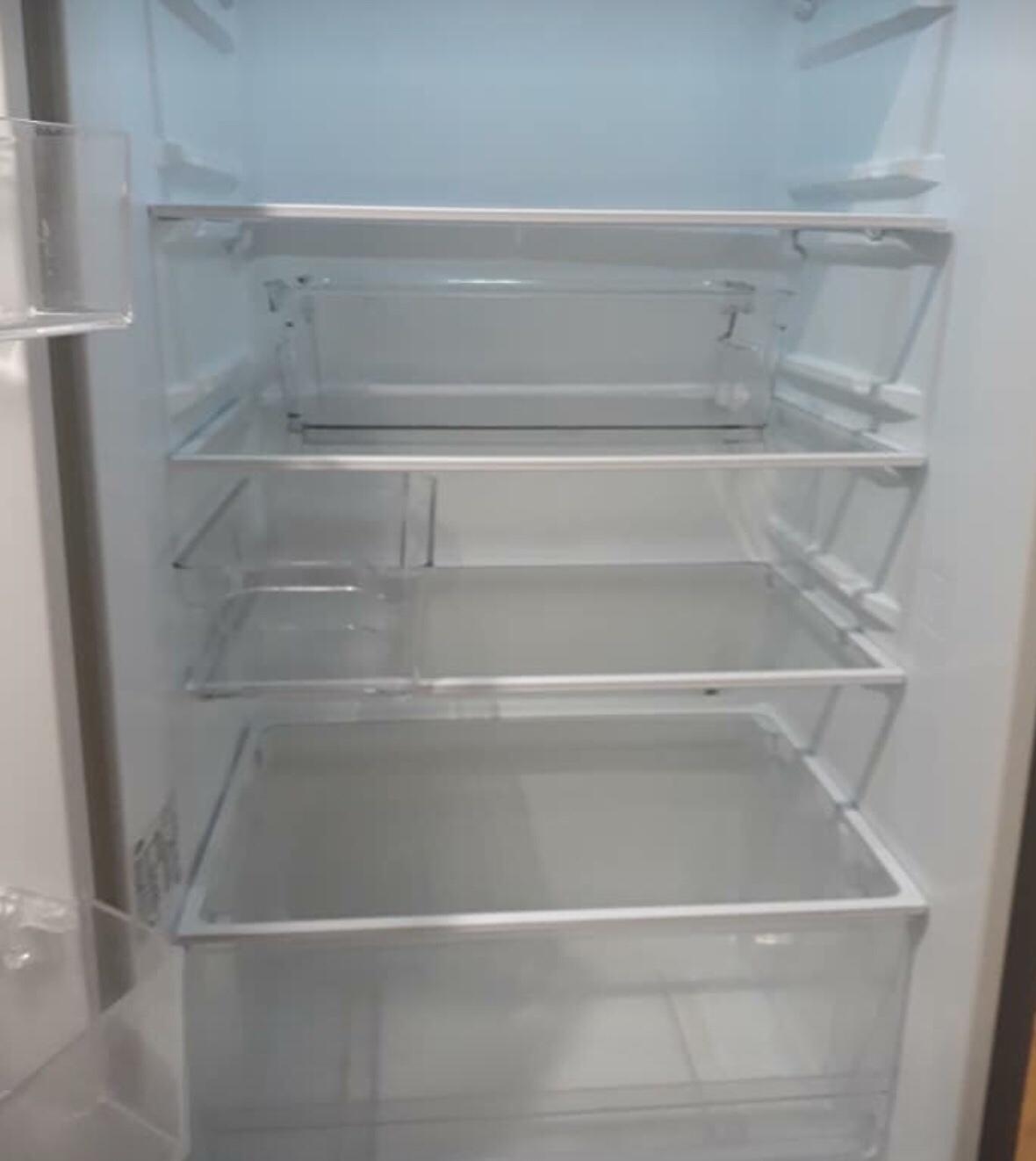 Samsung RL43THCTS Freestanding fridge freezer in BD4 Bradford for £85.