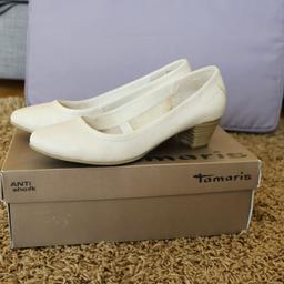 Beschreibung

Tamaris Schuhe Größe 39 naturfärbig

wie neu - nur 2x getragen - in sehr gutem Zustand

Neupreis: € 49,-

Versand möglich - Versandkosten übernimmt der Käufer