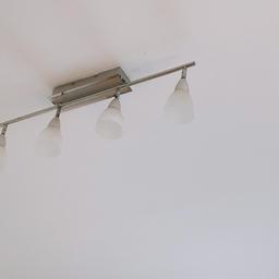 LED Lampe zu verkaufen. Funktioniert einwandfrei. 2 Jahre alt.
Neupreis bei KIKA war € 169. 
Geiegnet für Räume von 20-30 m2.