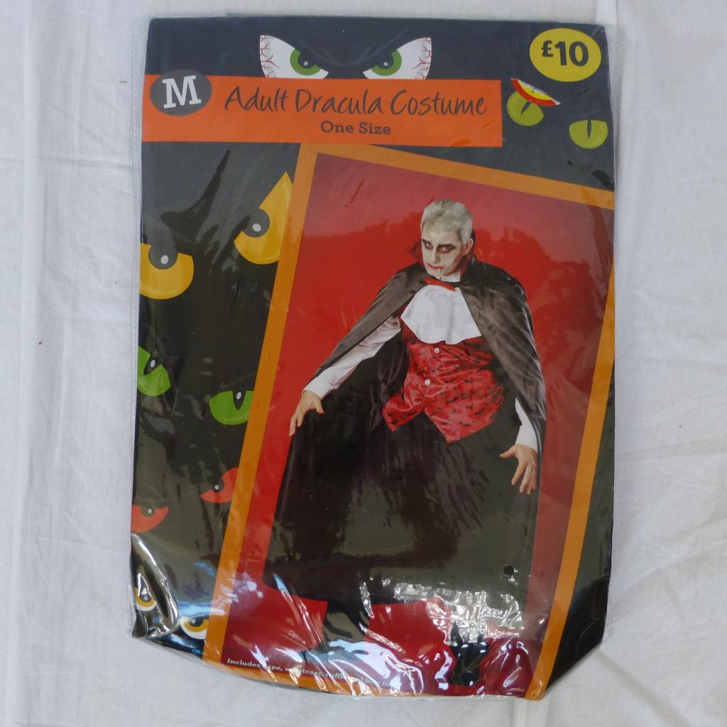 Mens Halloween Dracula costume One size NEW in Welwyn Hatfield für £ 6