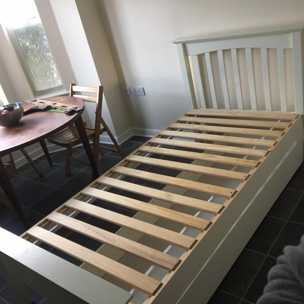 Single bed with mattress and draw underneath in Langley for £150.00 for