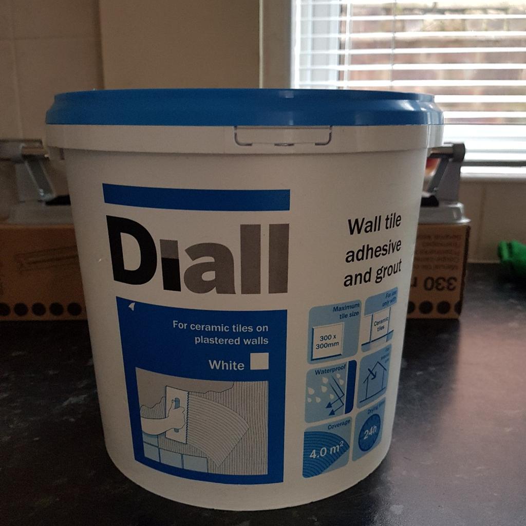 wall tile adhesive and grout 6.6kg tub in Wolverhampton für 12,00 £ zum