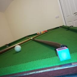 Comes with 3 cues
Snooker balls
Pool balls
Table brush
Chalks
2 racks
Other accessories