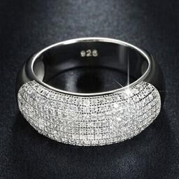 Verkaufe ungetragenen Silber Ring mit zirkonia glitzersteinen in gr 18