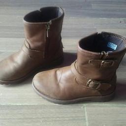 UGG BOOTS 
SIZE 12